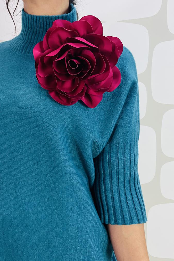 spilla hana a forma di fiore in stoffa color rosso fabbrica di giuggiole