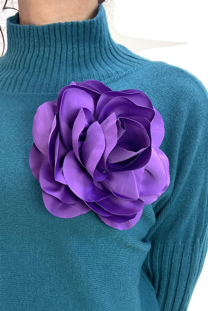 spilla hana a forma di fiore in stoffa color viola fabbrica di giuggiole