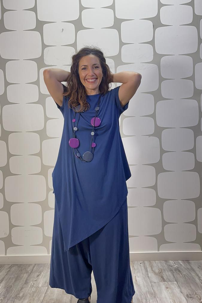 outfit con abito hart blu e Pantalone bentley blu