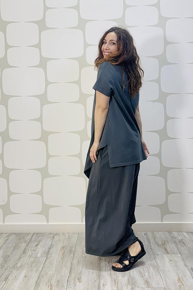 outfit con abito hart grigio e Pantalone bentley grigio