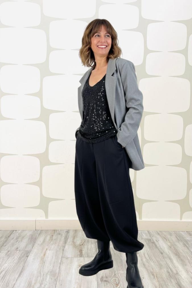 outfit fabbrica di giuggiole con Giacca Martin grigia, Canotta Jamie nera e Pantalone Hedstrom nero