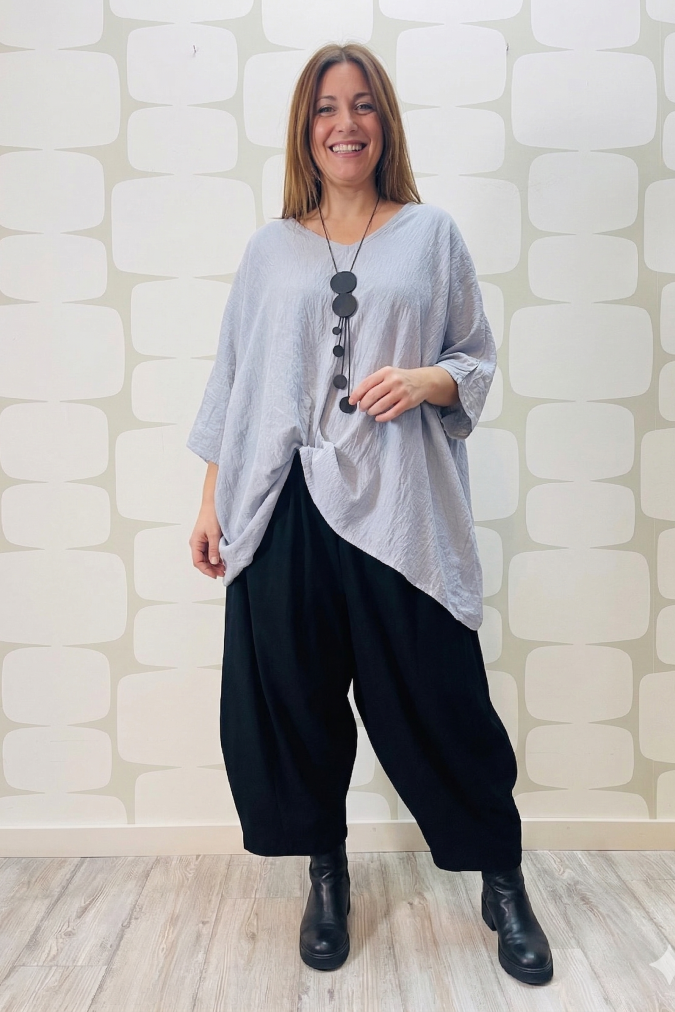 outfit curvy Maglia Wheeler grigio e Pantalone Hopper nero