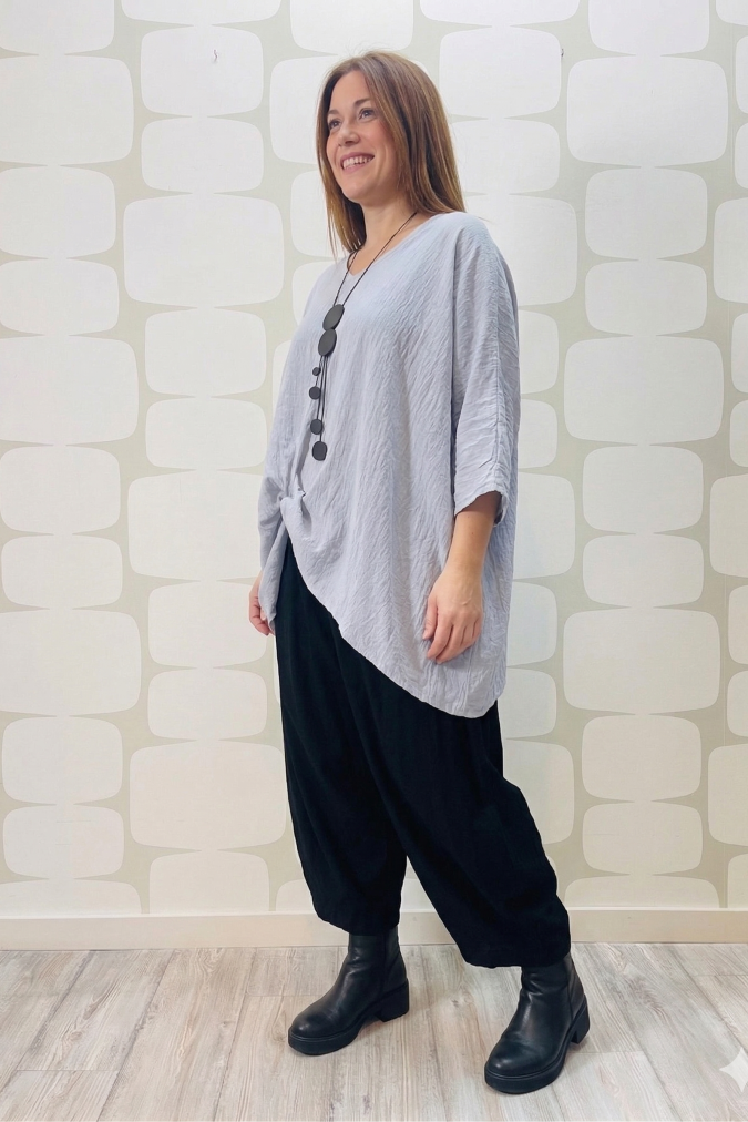 outfit curvy Maglia Wheeler grigio e Pantalone Hopper nero
