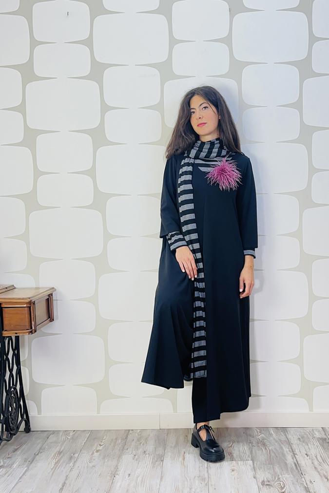 OUTFIT sartoriale Tuta Istanbul in crepe sartoriale nera, Sciarpone Stripes grigio nero sartoriale