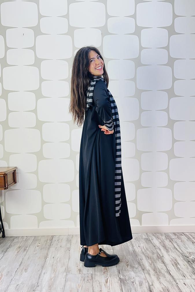 OUTFIT sartoriale Tuta Istanbul in crepe sartoriale nera, Sciarpone Stripes grigio nero sartoriale