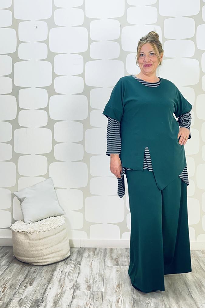 OUTFIT CURVY sartoriale con Maglia Sandra sartoriale verde, Maglia Betta sartoriale a righe bianco nero, pantalone Palace Karlsson sartoriale verde - fabbrica di giuggiole