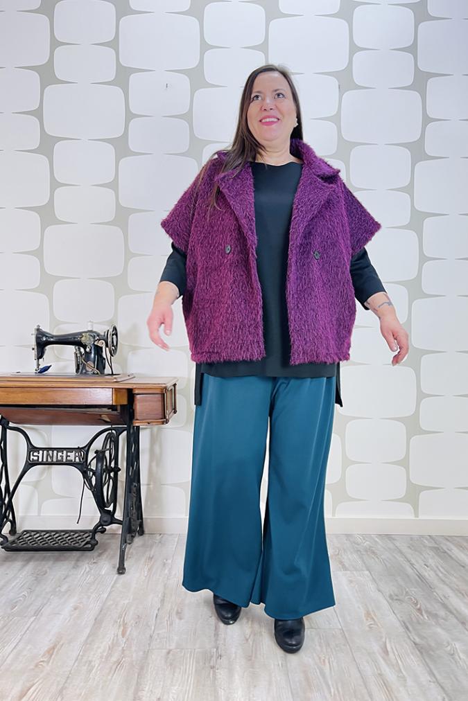 outfit curvy con Cappottino Kate melanzana, Pantalone Kuhrt petrolio - fabbrica di giuggiole abbigliamento femminile