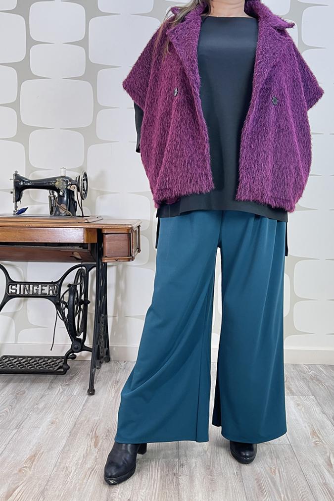 outfit curvy con Cappottino Kate melanzana, Pantalone Kuhrt petrolio - fabbrica di giuggiole abbigliamento femminile