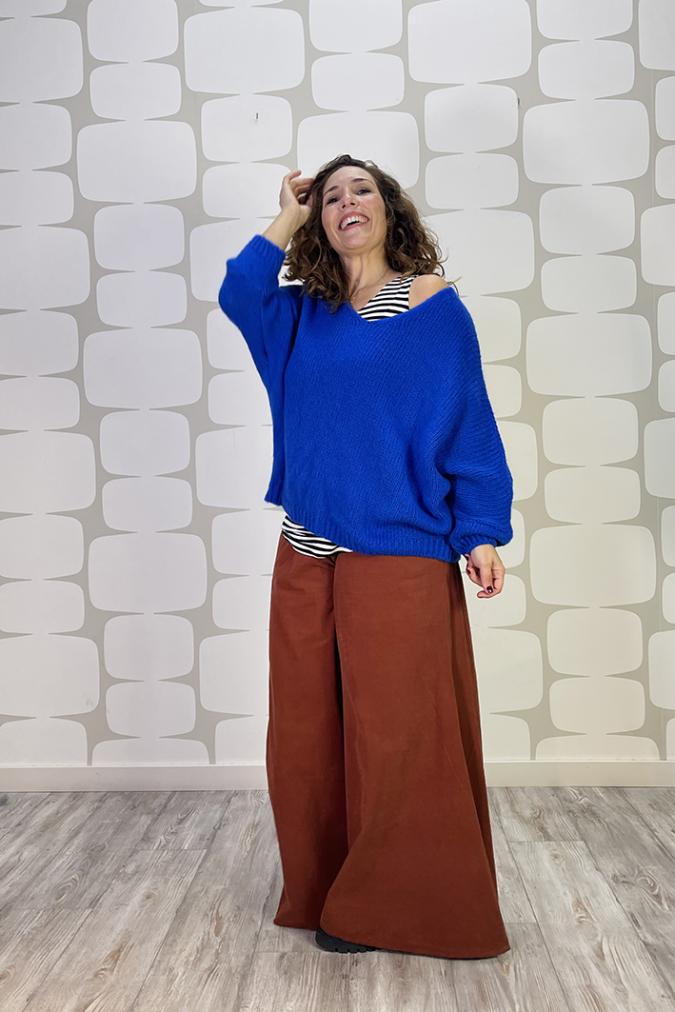 outfit con Maglia Laerte blu, canotta a righe sartoriale, Pantalone Patrice coccio - fabbrica di giuggiole