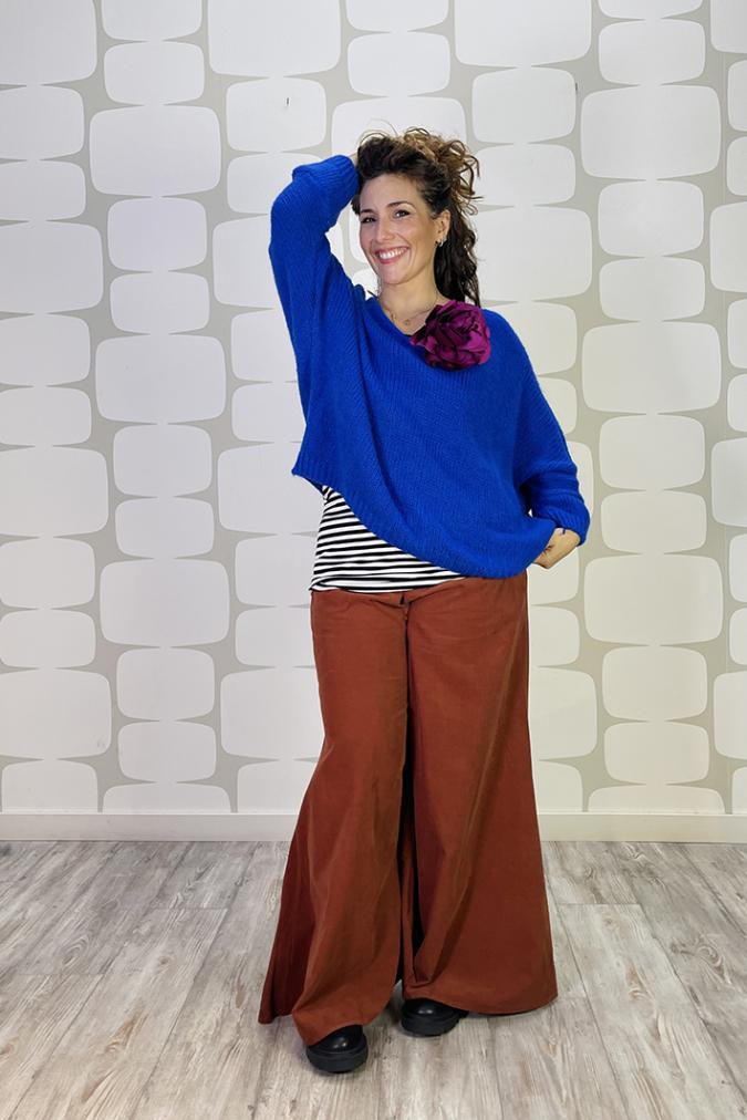 outfit con Maglia Laerte blu, canotta a righe sartoriale, Pantalone Patrice coccio - fabbrica di giuggiole