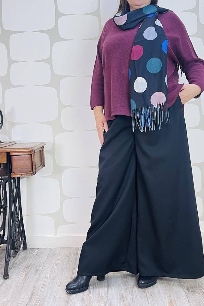 outfit curvy con Maglia Cloe vino e Pantalone Lauren nero - fabbrica di giuggiole abbigliamento femminile