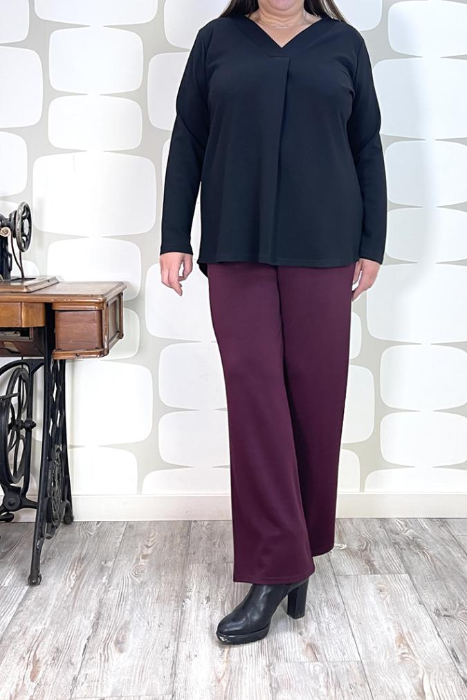 outfit curvy con Maglia Lawley nera e Pantalone Gregg vino - fabbrica di giuggiole abbigliamento femminile
