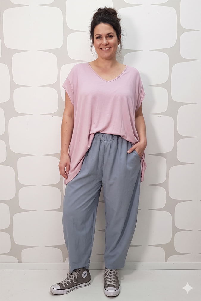 outfit curvy con Maglia Loretta rosa e Pantalone Howard grigio