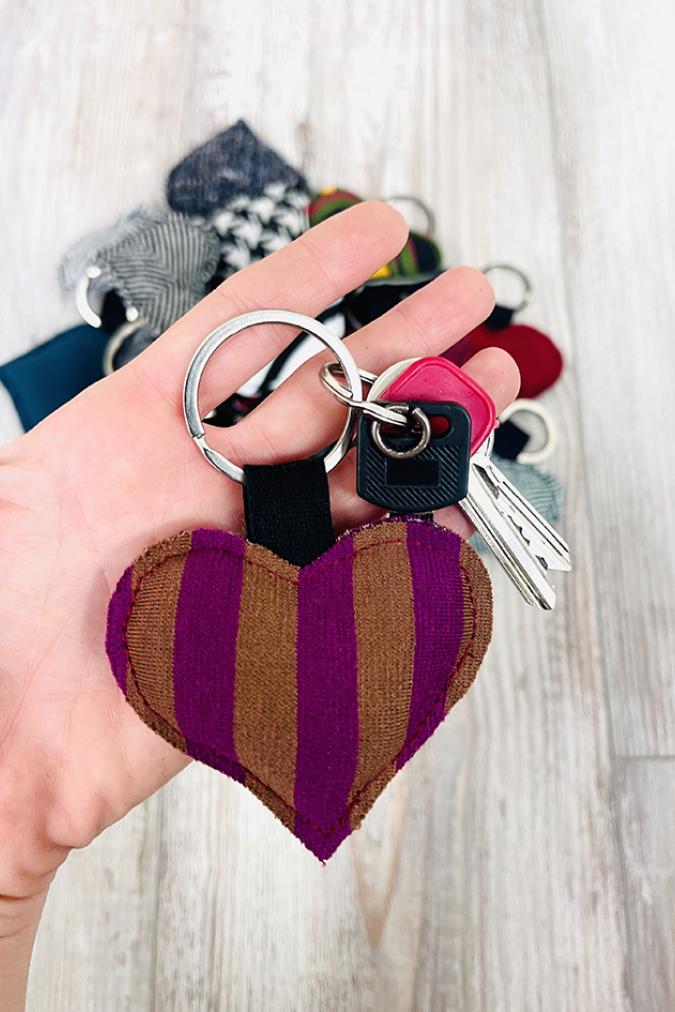 Portachiavi a forma di cuore imbottito