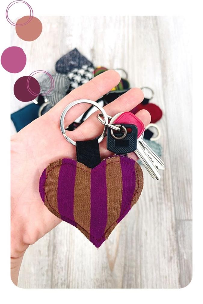 Portachiavi a forma di cuore imbottito