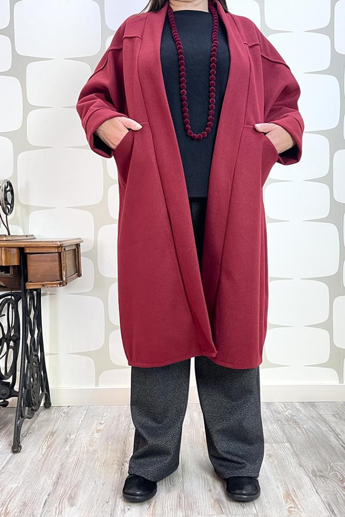 outfit curvy con Cappotto Lynn rosso, maglia marshall nera e Pantalone Victoria spigato grigio - fabbrica di giuggiole abbigliamento femminile