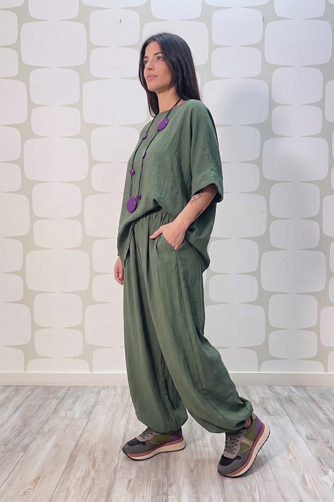outfit Blusa Mace verde e Pantalone Yoda verde