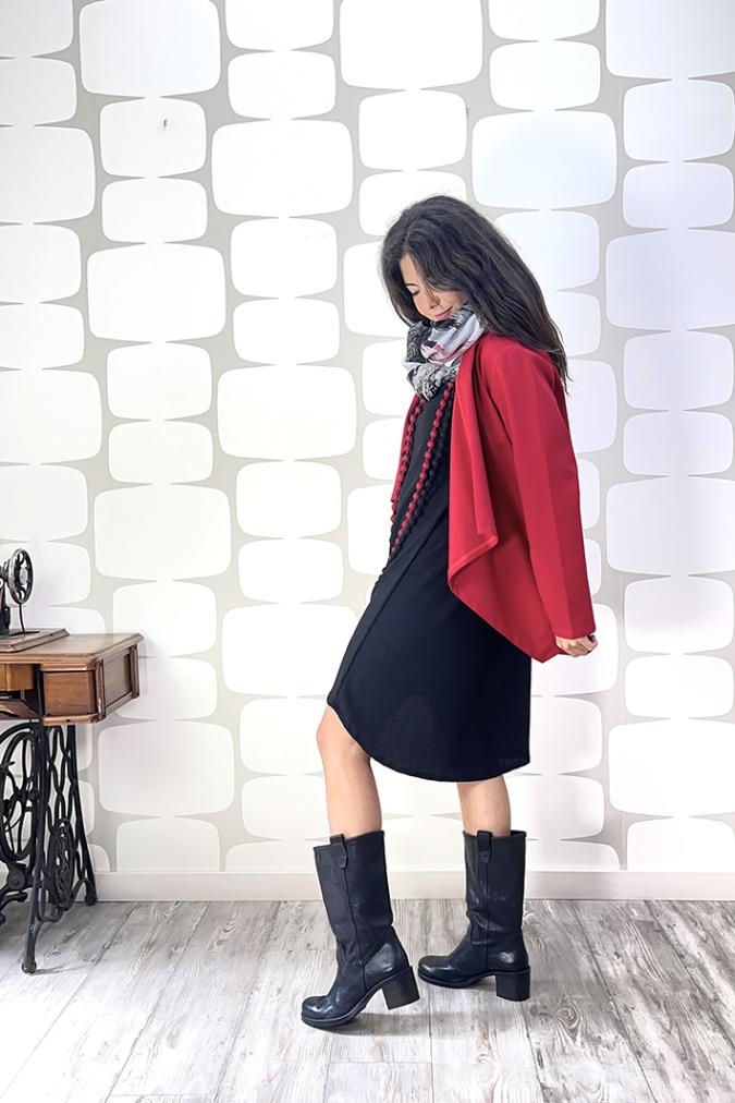 OUTFIT sartoriale con Cardigan Amsterdam PU.MI rosso, Abito Madame Bread nero e sciapina yoshi grigio e rosso