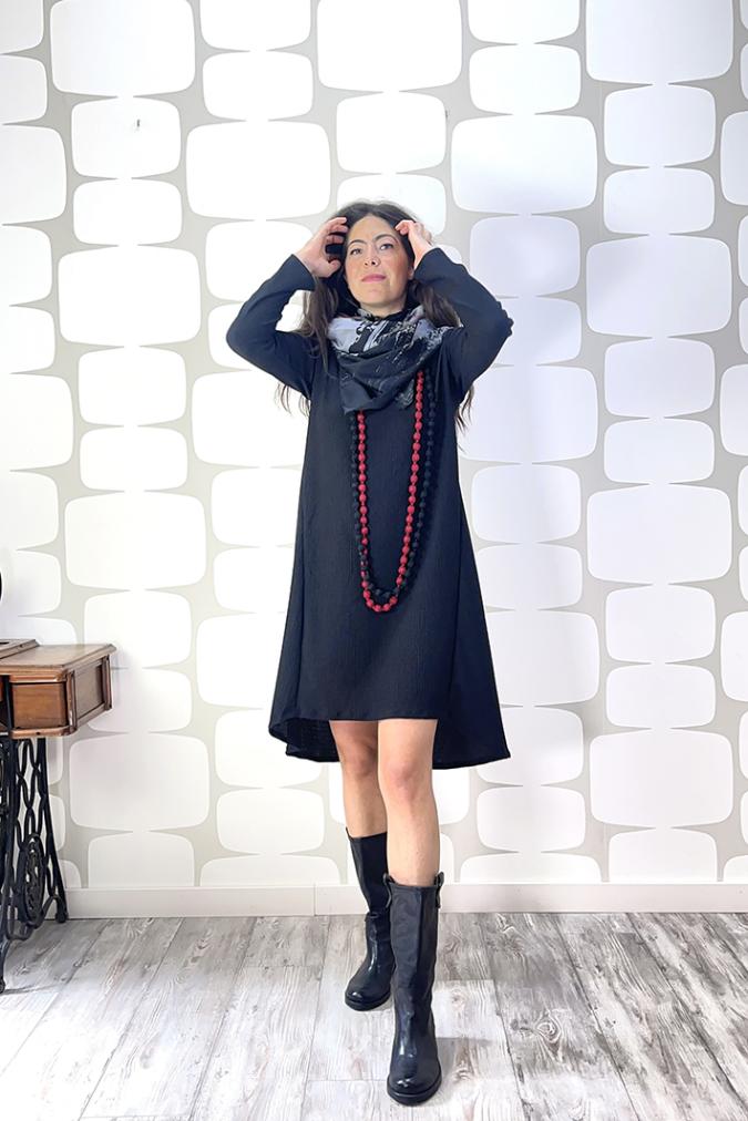 OUTFIT sartoriale con Cardigan Amsterdam PU.MI nero, Abito Madame Bread verde e sciapina yoshi verde