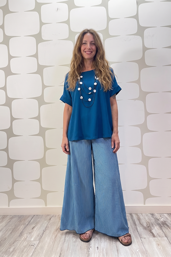 outfit con Maglia Mango sartoriale petrolio e Pantalone Maya a righe petrolio