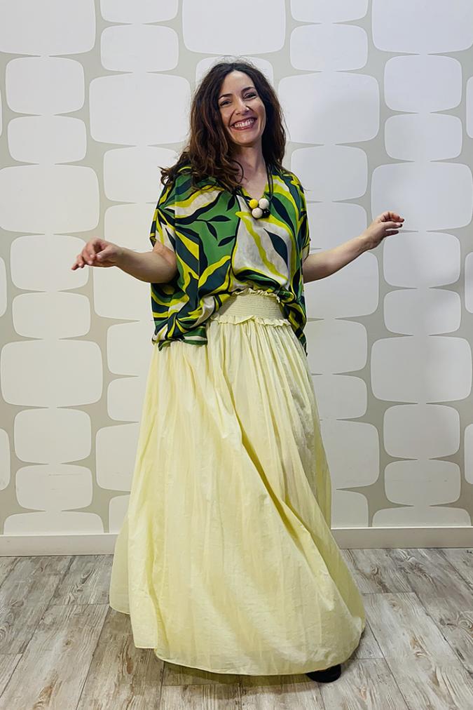 outfit con Blusa Jungle sartoriale e Gonna Mundson gialla