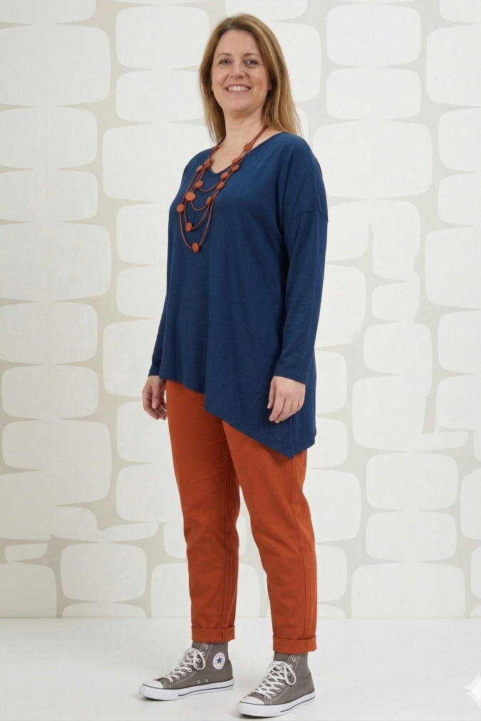 outfit curvy con Maglia Turnbow blu e Pantalone Munson coccio