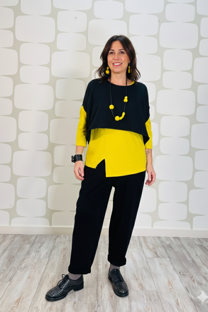 outfit con Maglia Nerea nera, Maglia Hetty gialla e Pantalone Victor nero