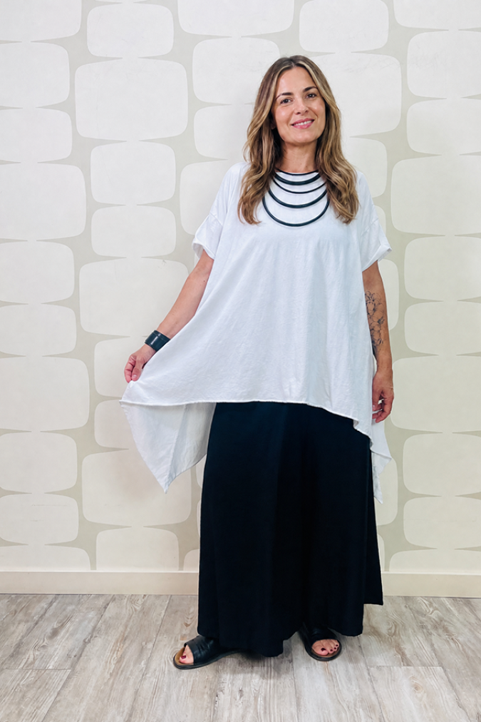 outfit con Maglia Pam bianca e Pantalone Spencer sartoriale nero