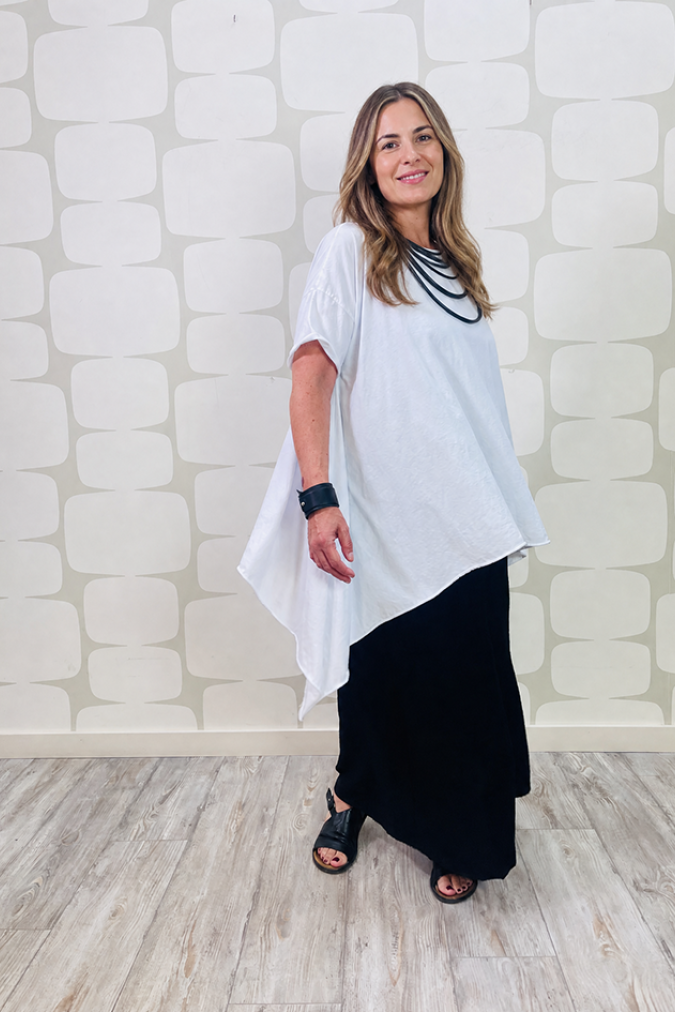 outfit con Maglia Pam bianca e Pantalone Spencer sartoriale nero