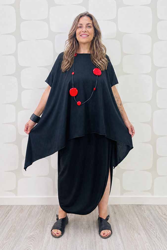 outfit con Maglia Pam nera e Pantagonna Jupe hug sartoriale nera