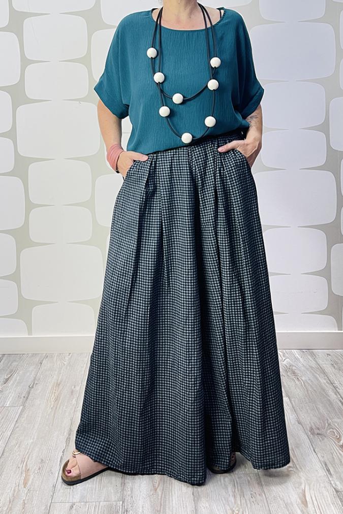 outfit con Blusa Maria petrolio e Pantalone Peintures nero
