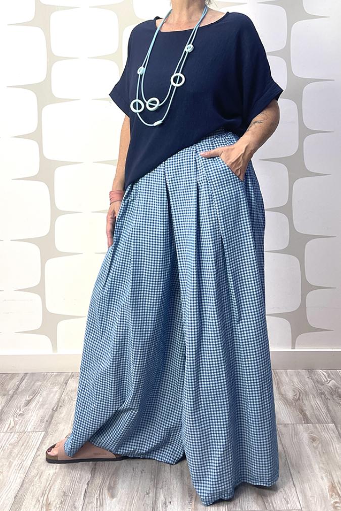 outfit con Blusa Maria blu e Pantalone Peintures petrolio