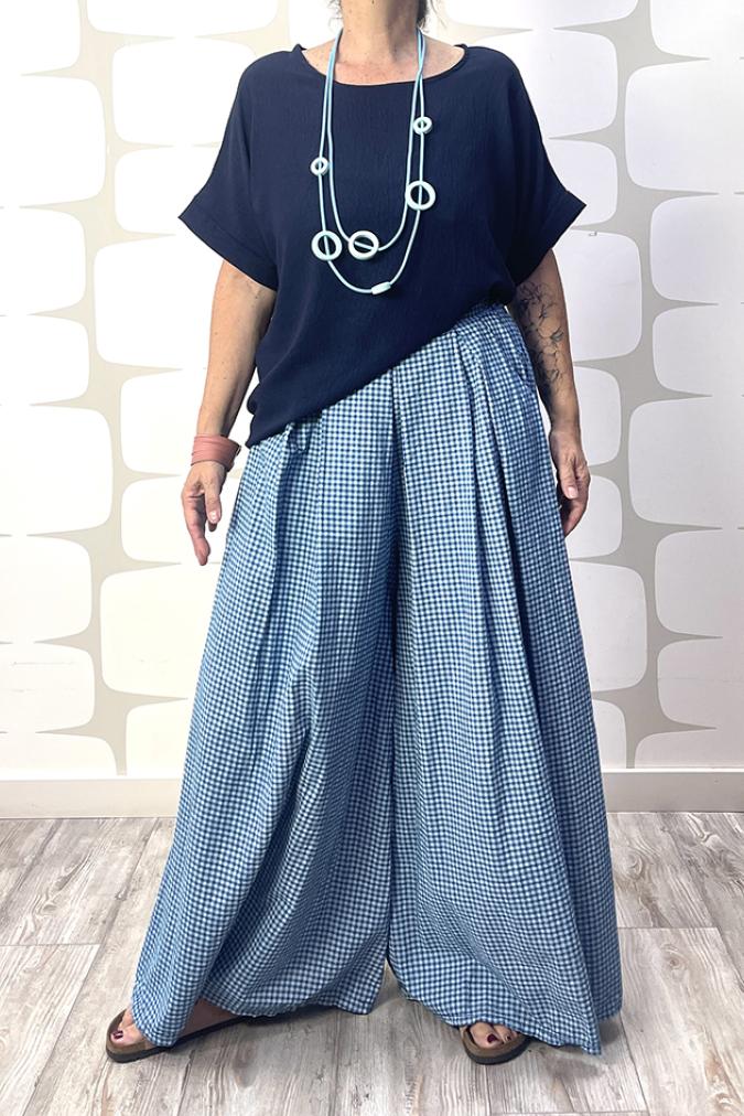outfit con Blusa Maria blu e Pantalone Peintures petrolio