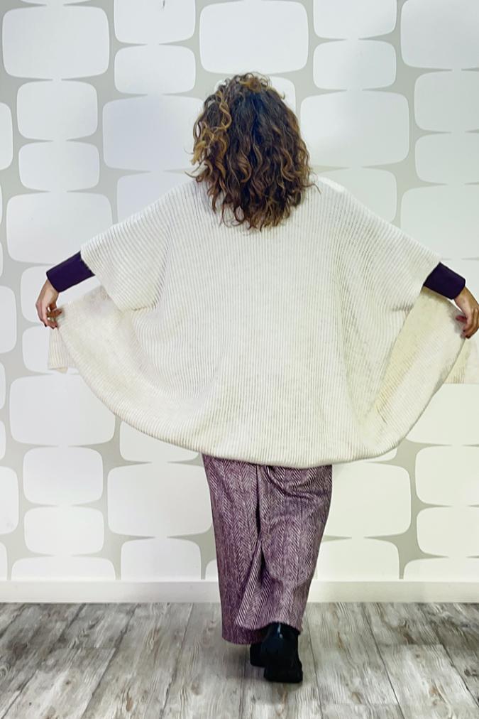 outfit Maglia Ofelia mirtillo, Cardigan Precious panna, Pantalone Amleto viola - fabbrica di giuggiole