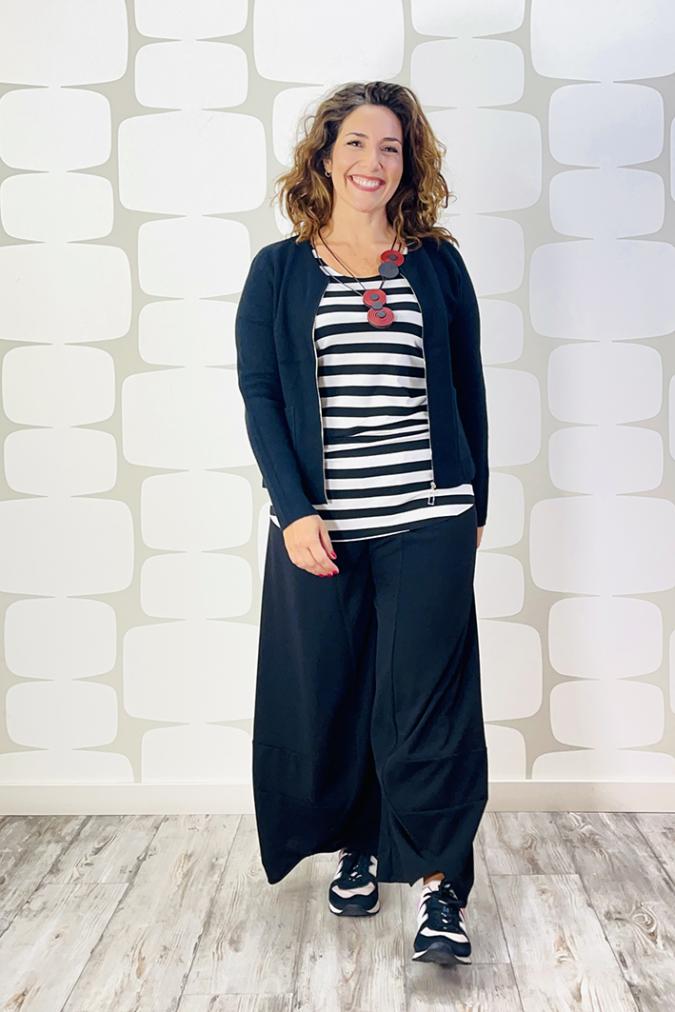 outfit con Giacca Ralston nera, Pantalone Briques sartoriale nero, canotta a riga larga bianca e nera sartoriale