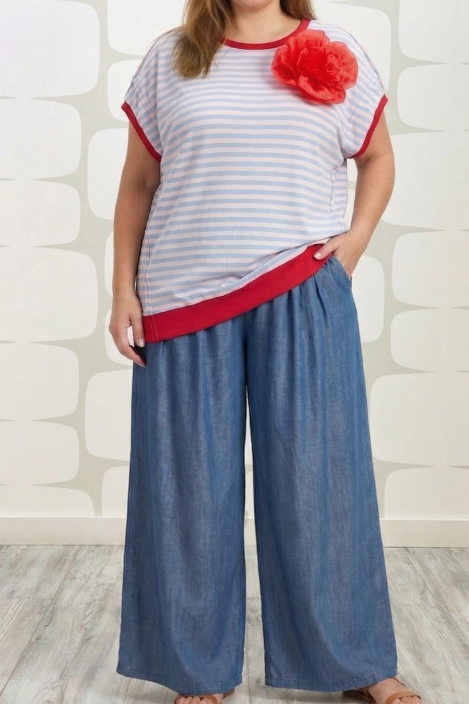 outfit curvy con Maglia Rusty azzurra e Jeans Bauman
