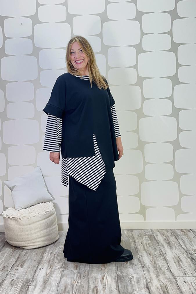 OUTFIT CURVY sartoriale con Maglia Sandra sartoriale nera, Maglia Elisa sartoriale a righe bianco e nero, Pantalone Palace Karlsson nero - fabbrica di giuggiole