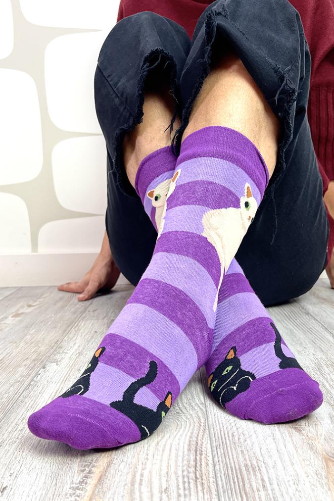 calzini socks fantasia stregatto a righe viola e lilla fabbrica di giuggiole