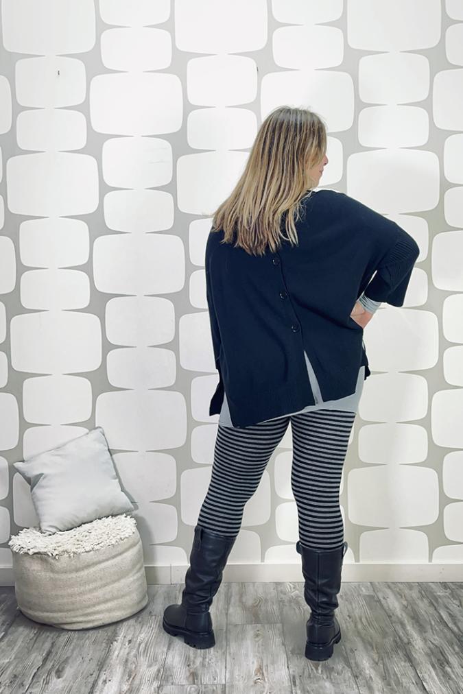 OUTFIT CURVY Maglia Titania nera e Leggings Strega sartoriale a righe grigio nero
