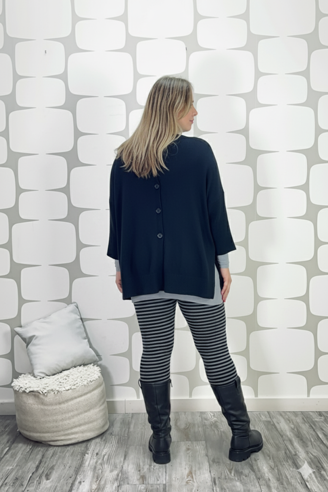 OUTFIT CURVY Maglia Titania nera e Leggings Strega sartoriale a righe grigio nero