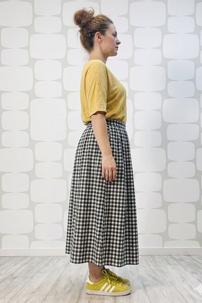 outfit con Maglia Bannister gialla e Gonna Vichy