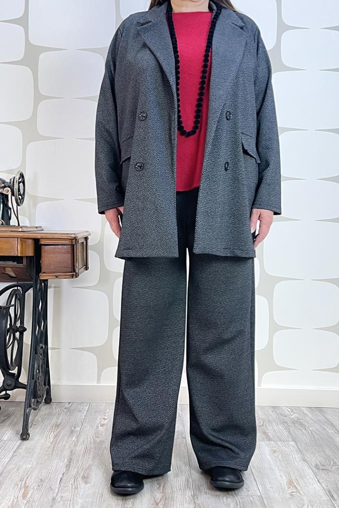 outfit curvy con Blazer Danielle, maglia marshall rossa e Pantalone Victoria spigato grigio - fabbrica di giuggiole abbigliamento famminile