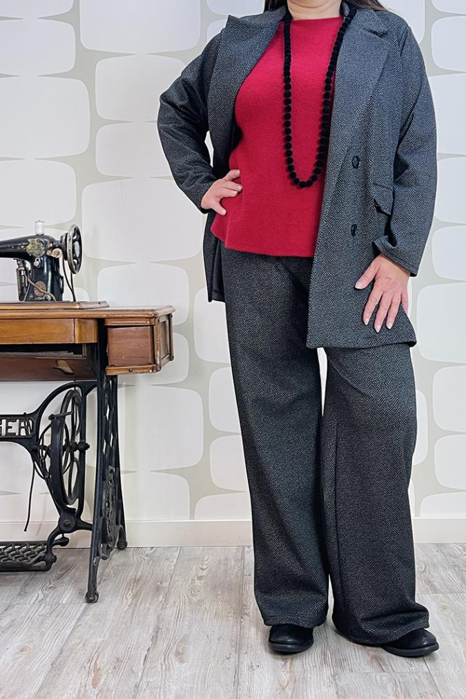 outfit curvy con Blazer Danielle, maglia marshall rossa e Pantalone Victoria spigato grigio - fabbrica di giuggiole abbigliamento famminile