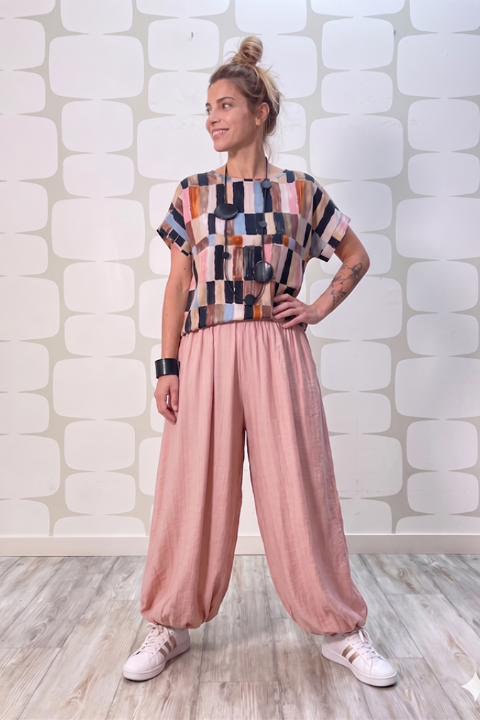 outfit Blusa Kenobi nero e Pantalone Yoda rosa