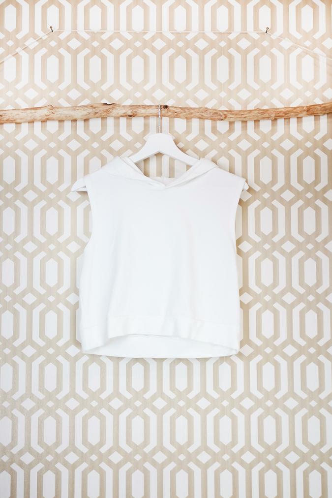 Mini felpa smanicata con cappuccio, linea quadrata