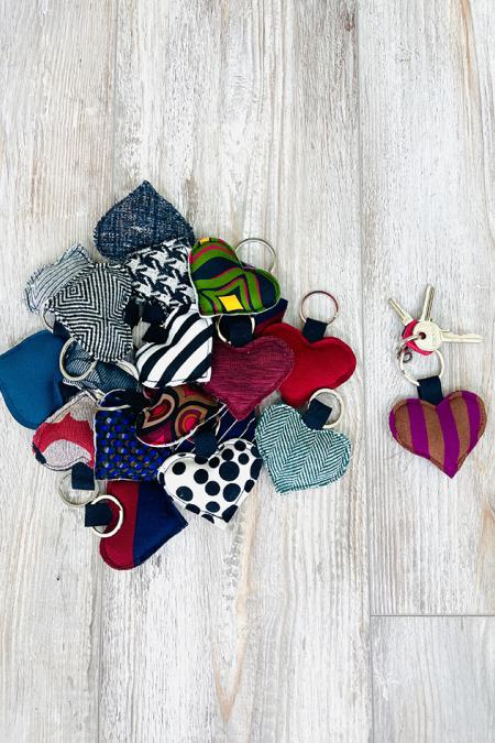 Portachiavi a forma di cuore imbottito