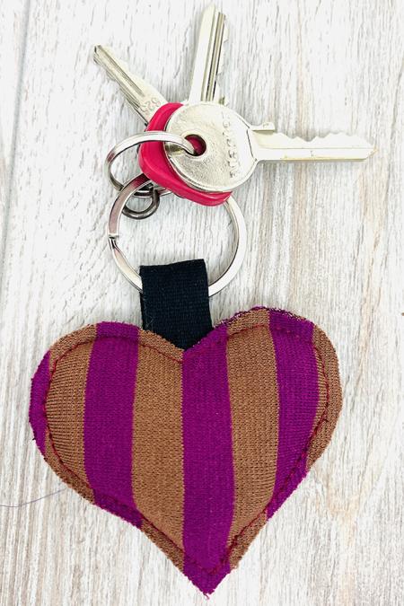 Portachiavi a forma di cuore imbottito